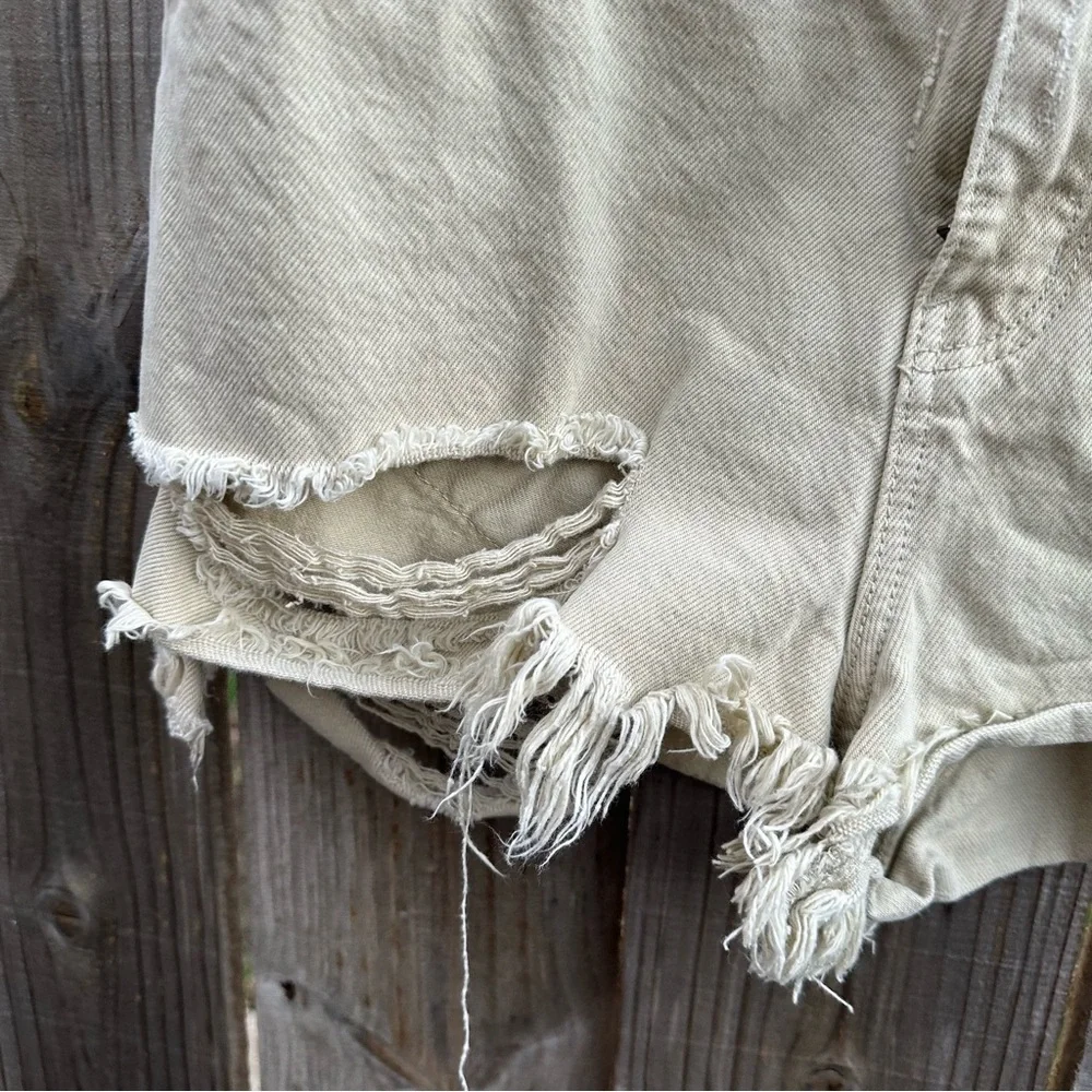 ROLLA’S Dusters Distressed Denim High Rise Slim Shorts Layla Stone Size 28 GUC